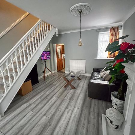 Spacious Retreat - Remote Worker & Family Friendly Portsmouth Exterior photo