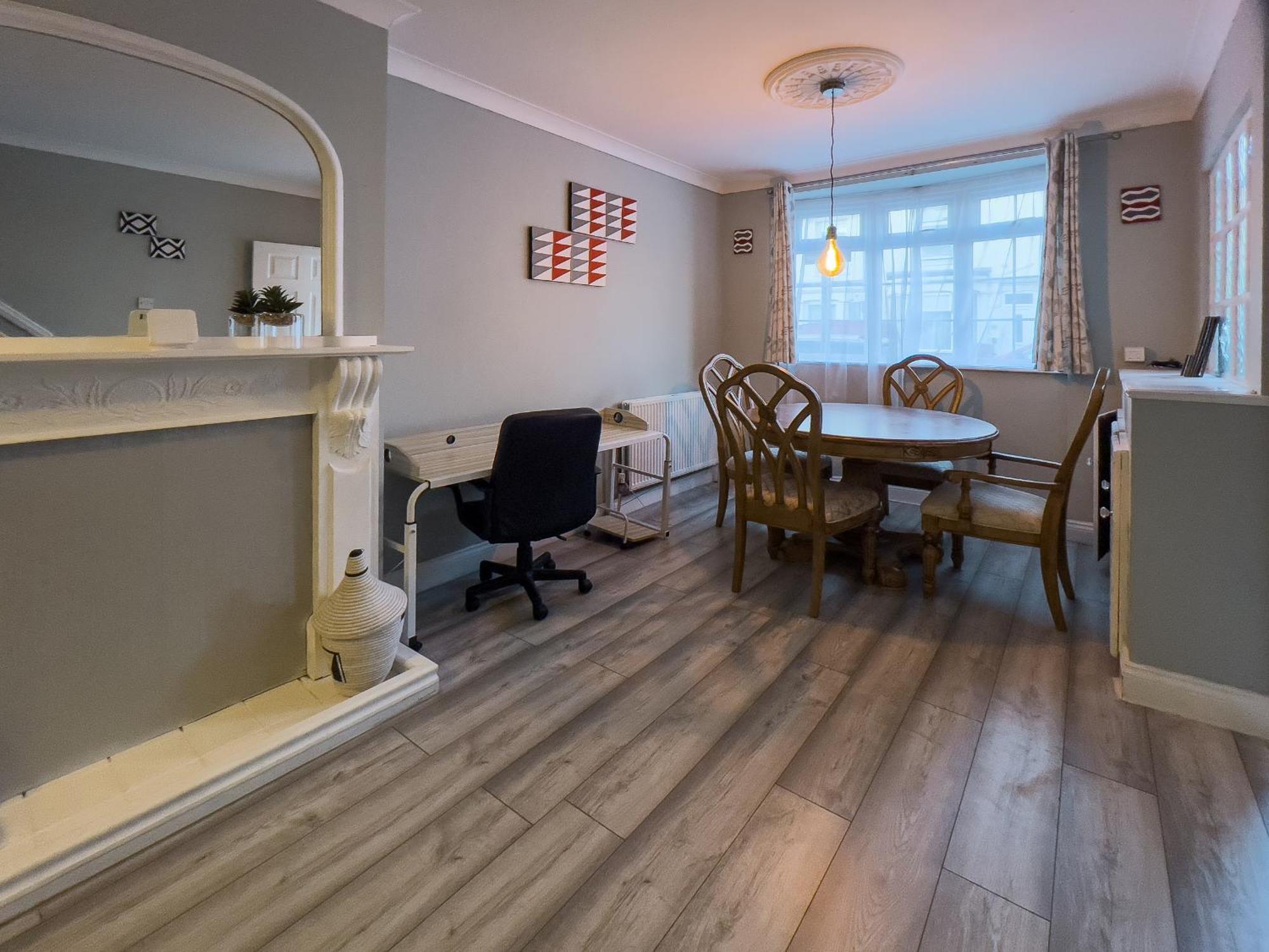 Spacious Retreat - Remote Worker & Family Friendly Portsmouth Exterior photo
