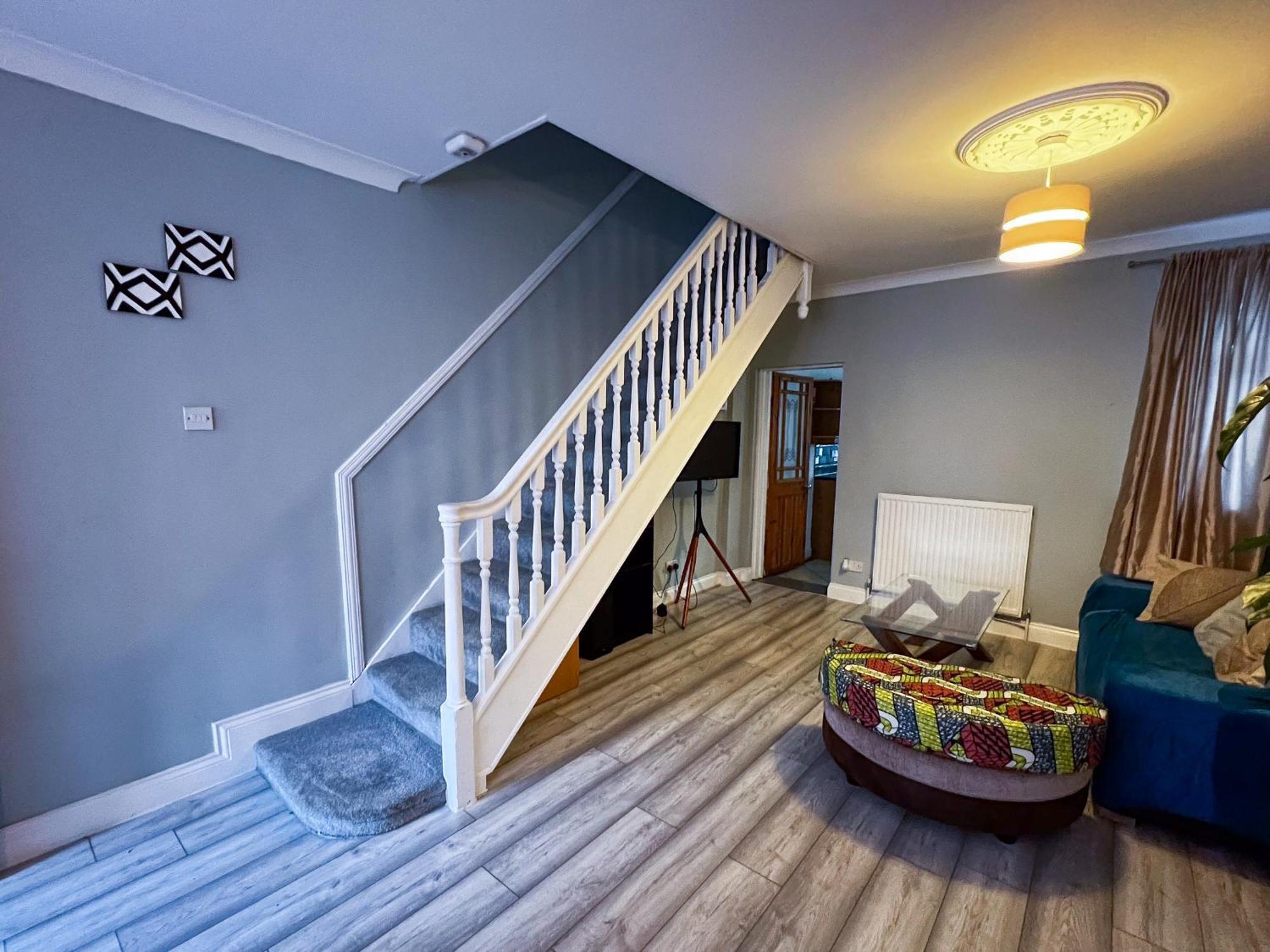 Spacious Retreat - Remote Worker & Family Friendly Portsmouth Exterior photo
