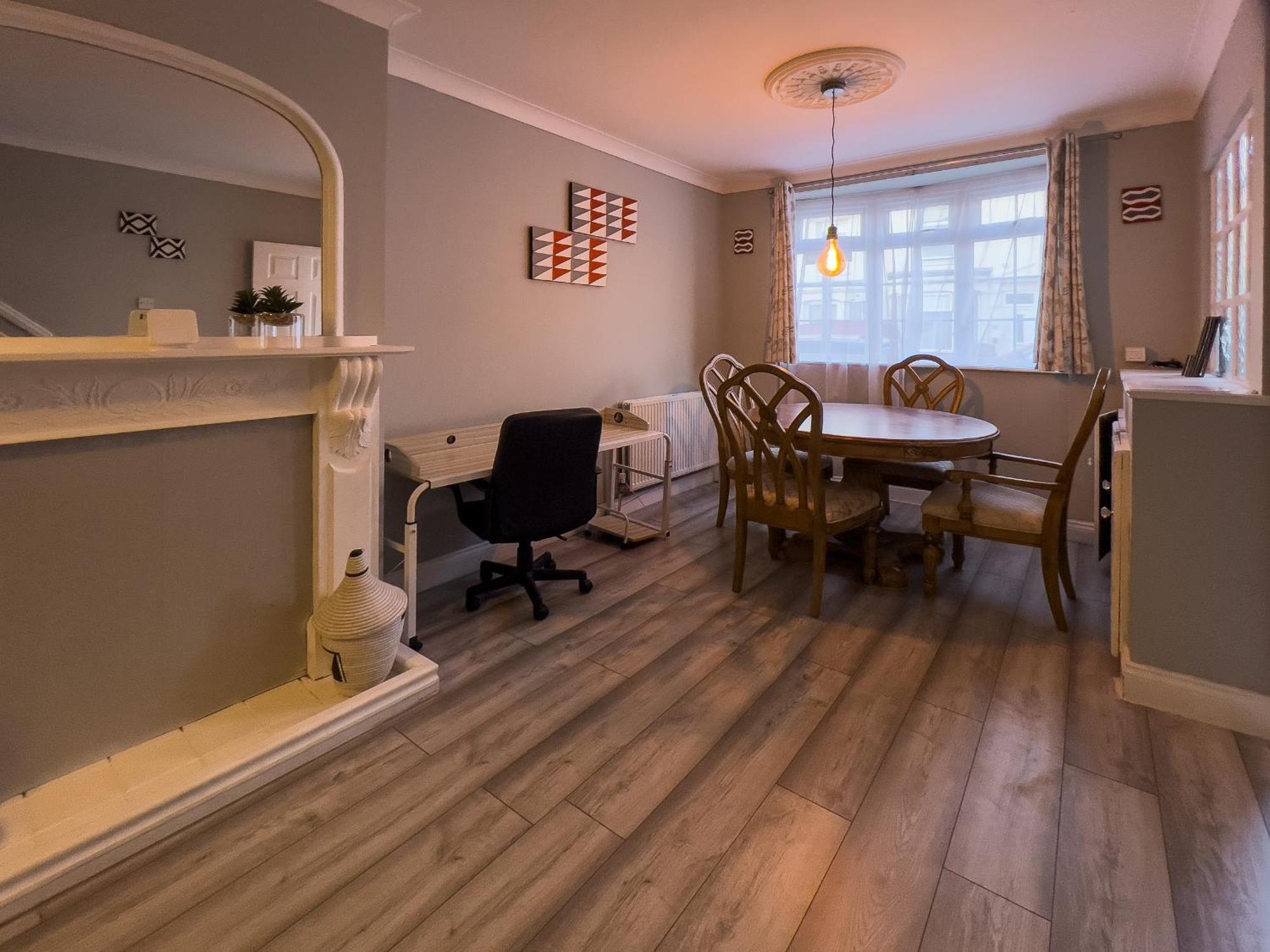 Spacious Retreat - Remote Worker & Family Friendly Portsmouth Exterior photo
